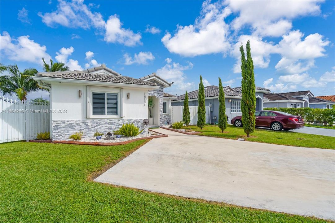 For Sale: $699,000 (3 beds, 2 baths, 1146 Square Feet)