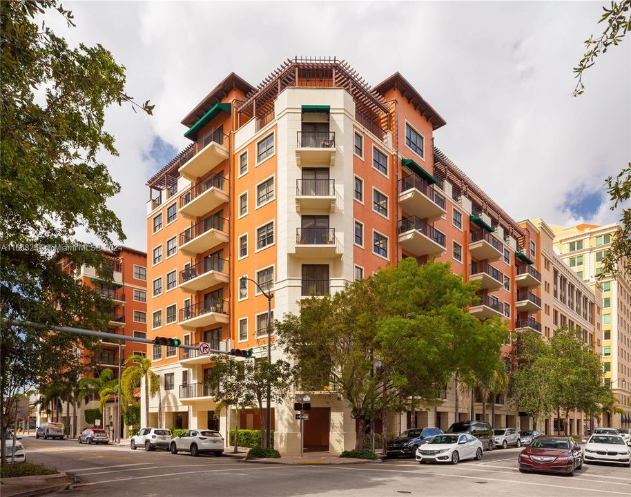 For Sale: $925,000 (2 beds, 2 baths, 1246 Square Feet)