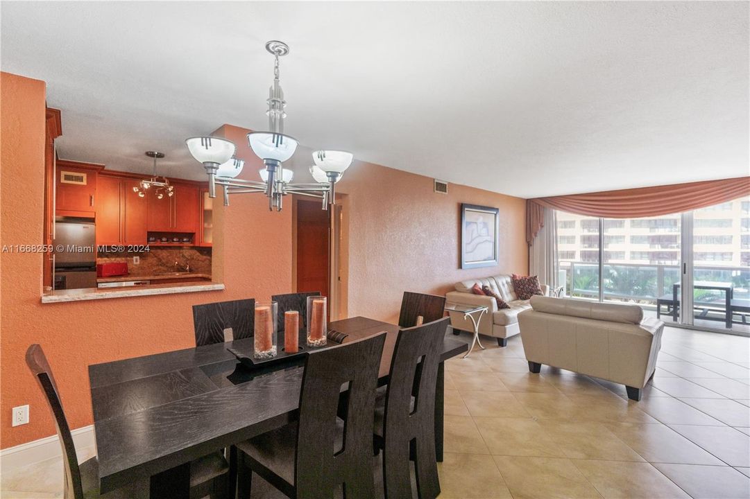 Recientemente alquilado: $3,200 (2 camas, 2 baños, 1030 Pies cuadrados)