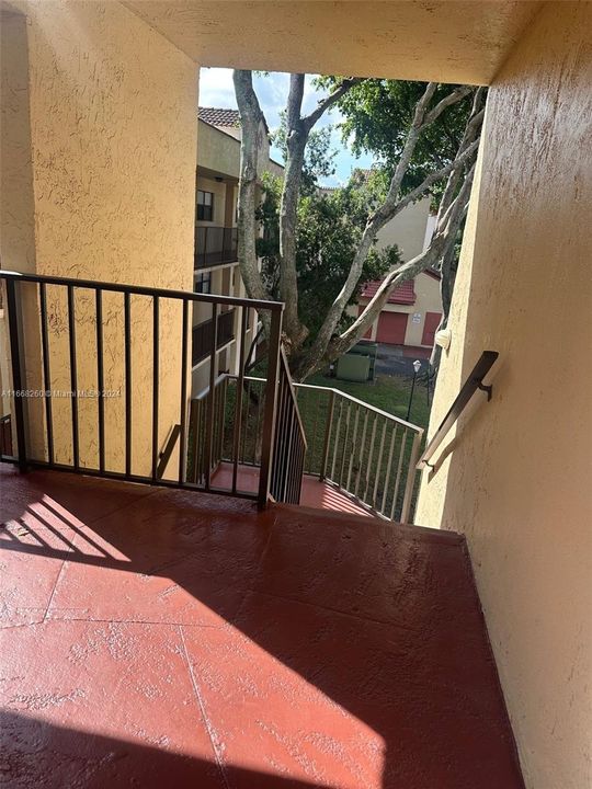 For Sale: $190,000 (1 beds, 1 baths, 770 Square Feet)