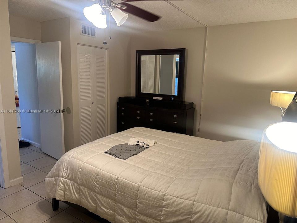 For Sale: $190,000 (1 beds, 1 baths, 770 Square Feet)