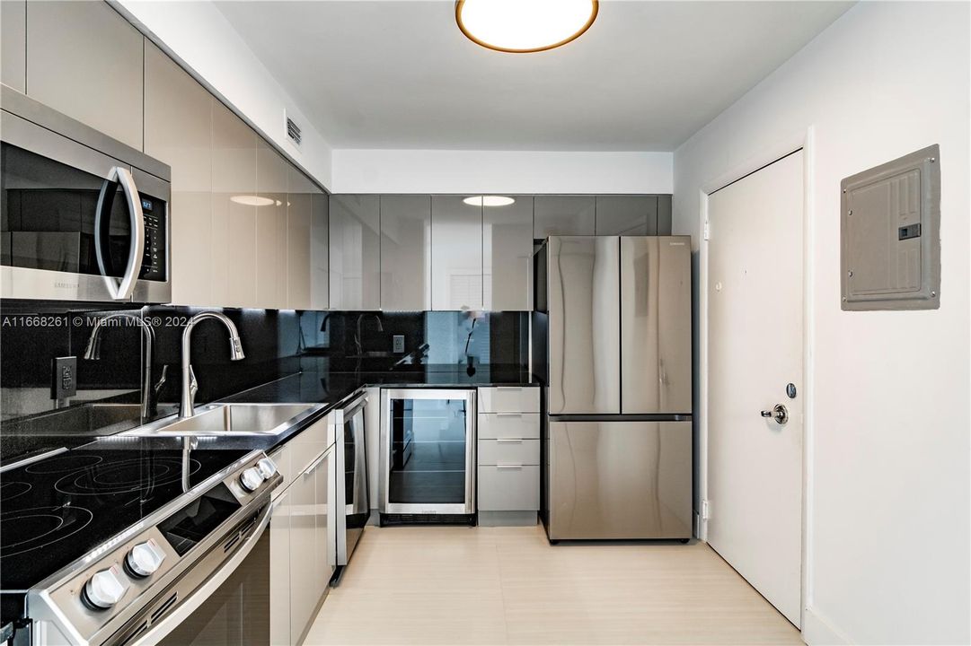 For Rent: $4,500 (2 beds, 2 baths, 1326 Square Feet)