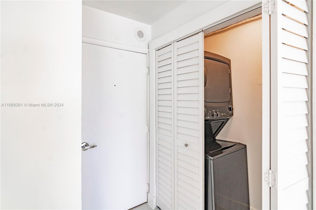 For Rent: $4,500 (2 beds, 2 baths, 1326 Square Feet)