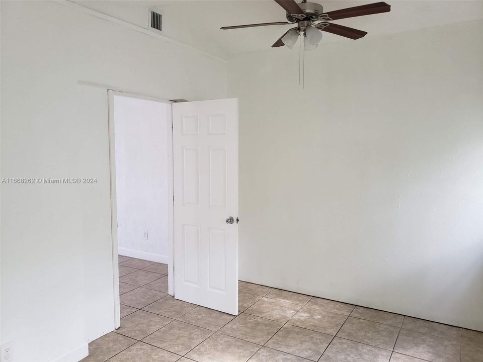 For Sale: $535,000 (3 beds, 1 baths, 1301 Square Feet)