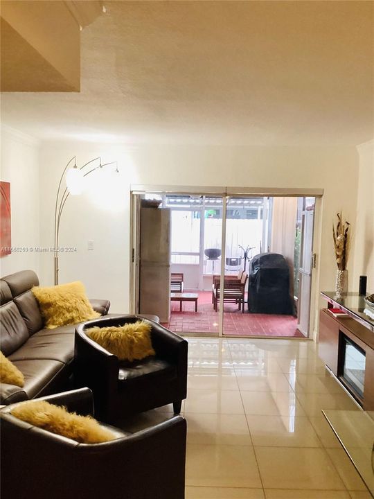 En Venta: $465,000 (3 camas, 2 baños, 1310 Pies cuadrados)