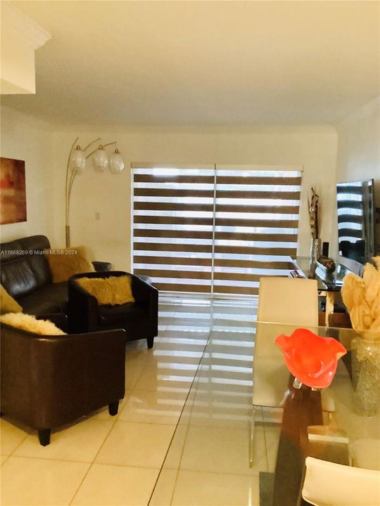 En Venta: $465,000 (3 camas, 2 baños, 1310 Pies cuadrados)