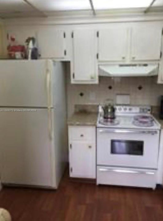 For Sale: $125,000 (1 beds, 1 baths, 720 Square Feet)