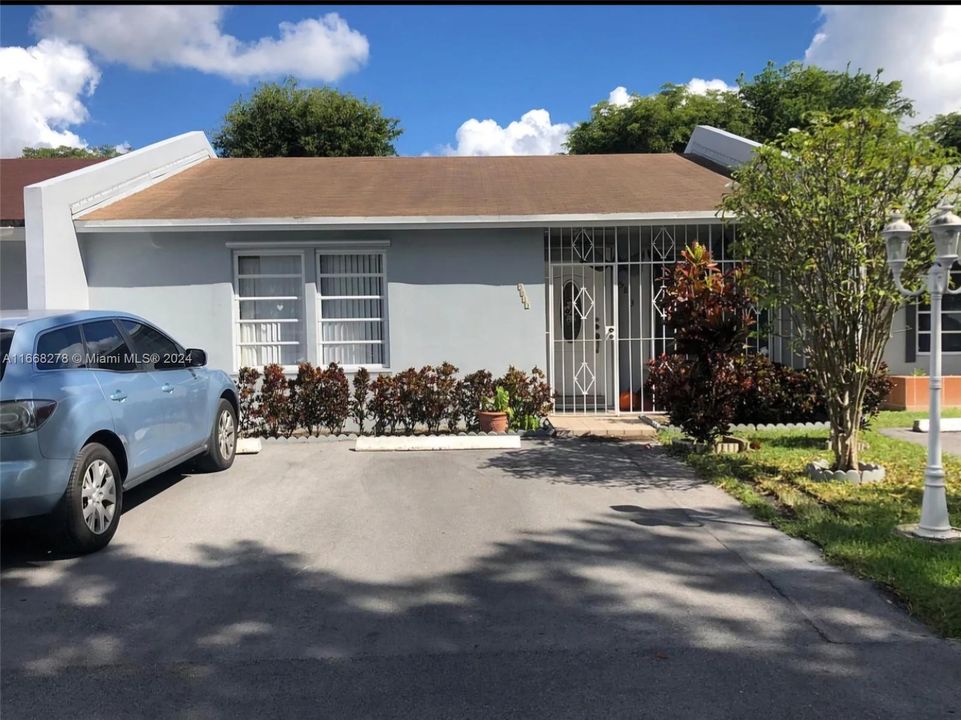 For Rent: $2,850 (3 beds, 2 baths, 1083 Square Feet)