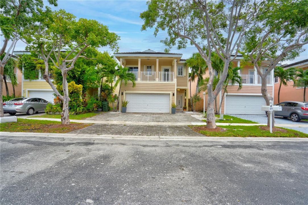 For Sale: $599,999 (4 beds, 2 baths, 1762 Square Feet)