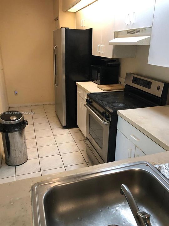 For Rent: $1,750 (1 beds, 1 baths, 851 Square Feet)