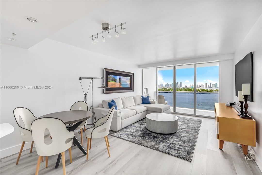 For Sale: $1,495,000 (2 beds, 2 baths, 1120 Square Feet)