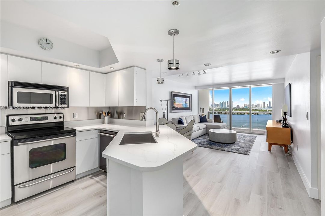 For Sale: $1,495,000 (2 beds, 2 baths, 1120 Square Feet)