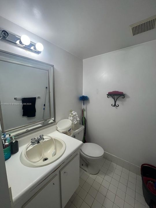 For Sale: $143,000 (1 beds, 1 baths, 811 Square Feet)