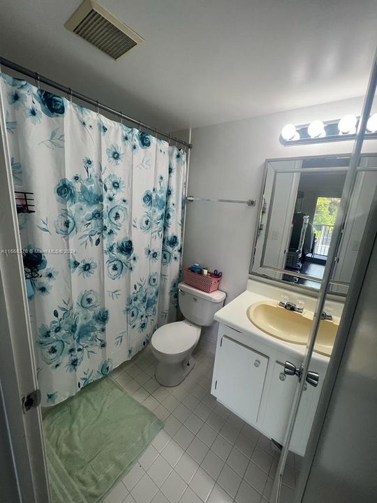 For Sale: $143,000 (1 beds, 1 baths, 811 Square Feet)