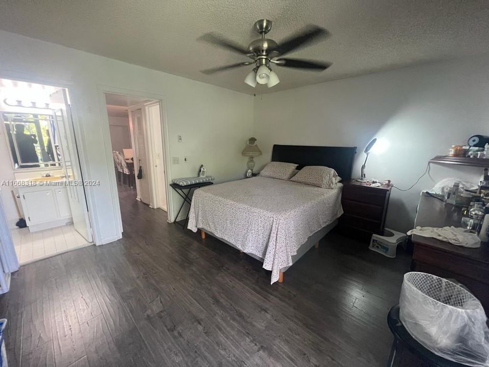 For Sale: $143,000 (1 beds, 1 baths, 811 Square Feet)