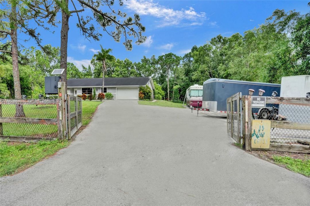 For Sale: $614,000 (3 beds, 2 baths, 2189 Square Feet)