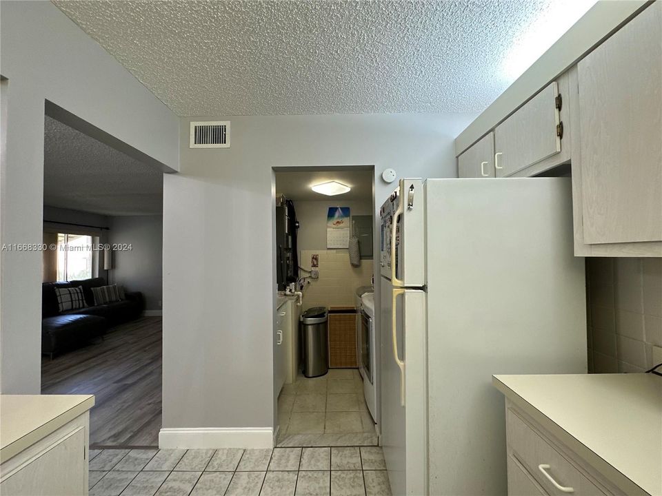 For Sale: $177,000 (2 beds, 2 baths, 937 Square Feet)