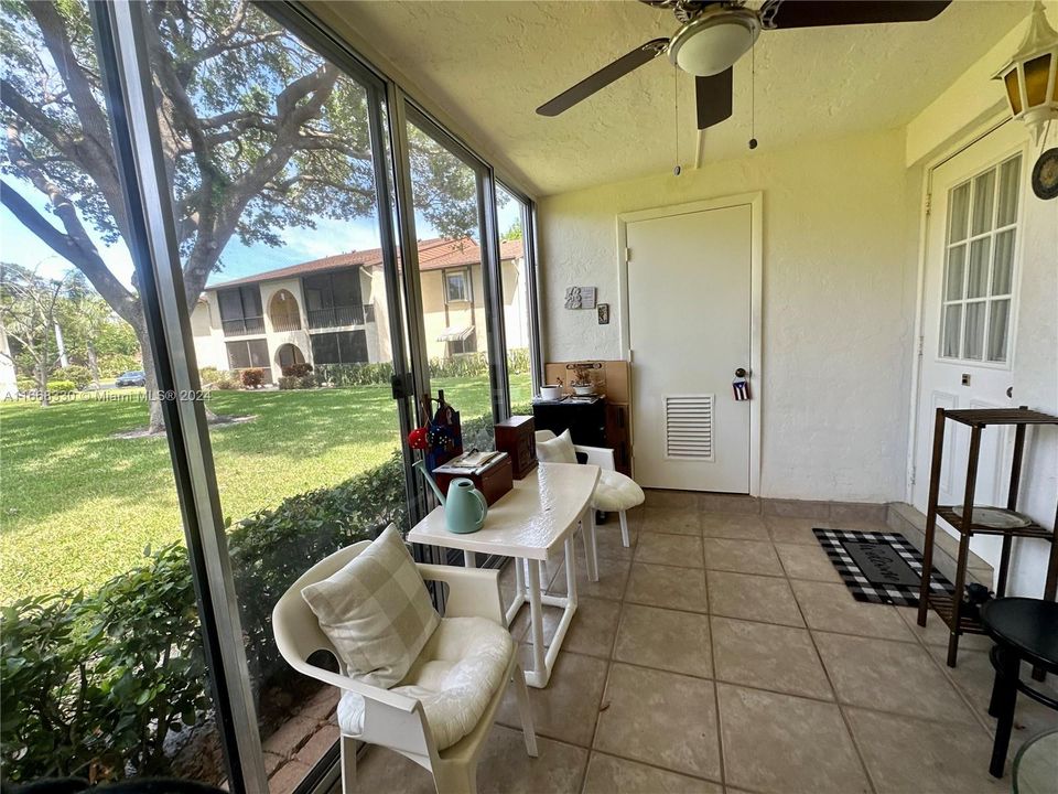 For Sale: $177,000 (2 beds, 2 baths, 937 Square Feet)