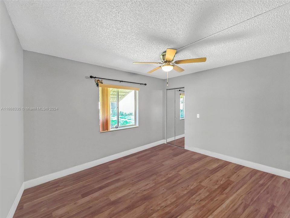 For Sale: $177,000 (2 beds, 2 baths, 937 Square Feet)