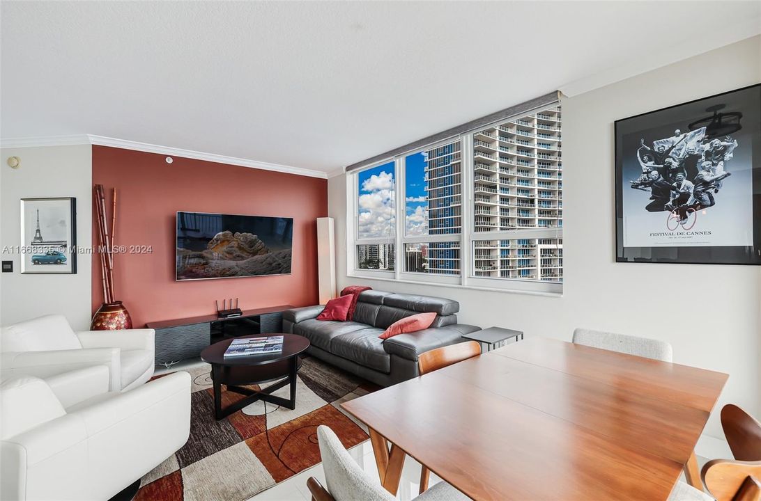 Recently Rented: $5,000 (3 beds, 2 baths, 1406 Square Feet)