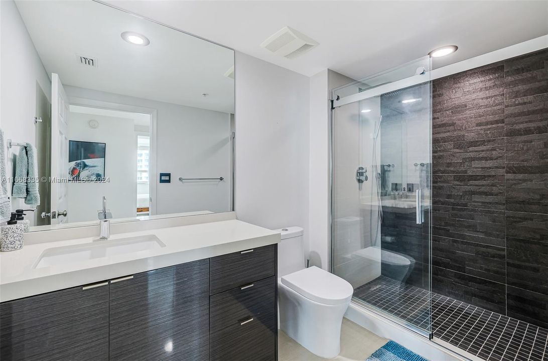 Recently Rented: $5,000 (3 beds, 2 baths, 1406 Square Feet)