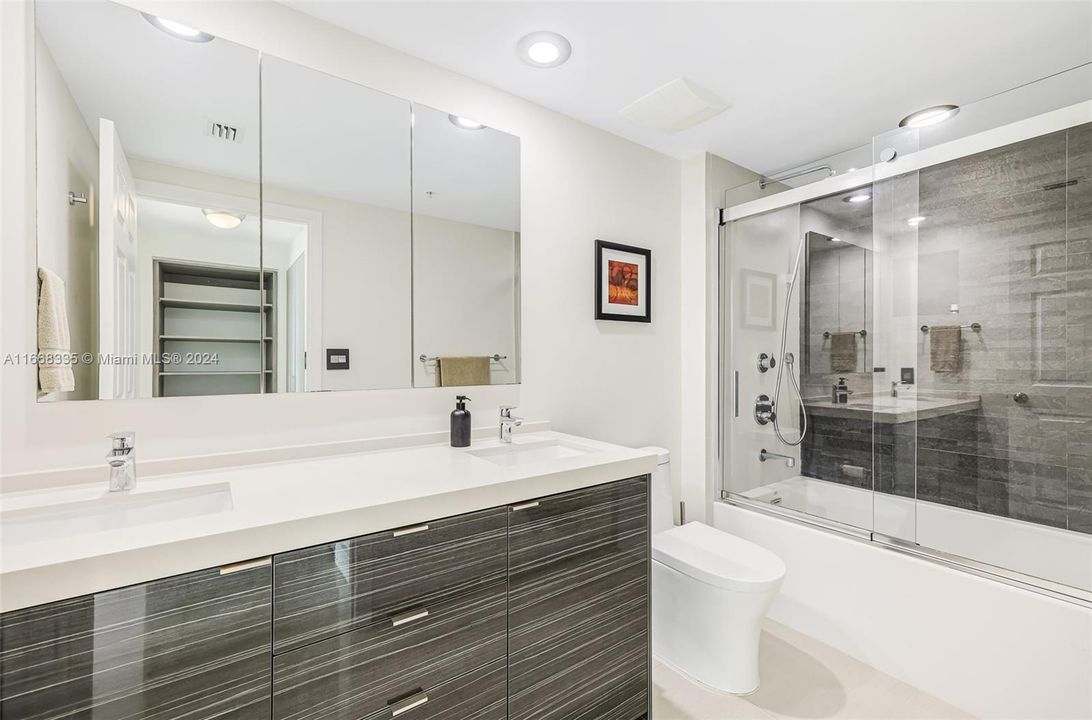 Recently Rented: $5,000 (3 beds, 2 baths, 1406 Square Feet)