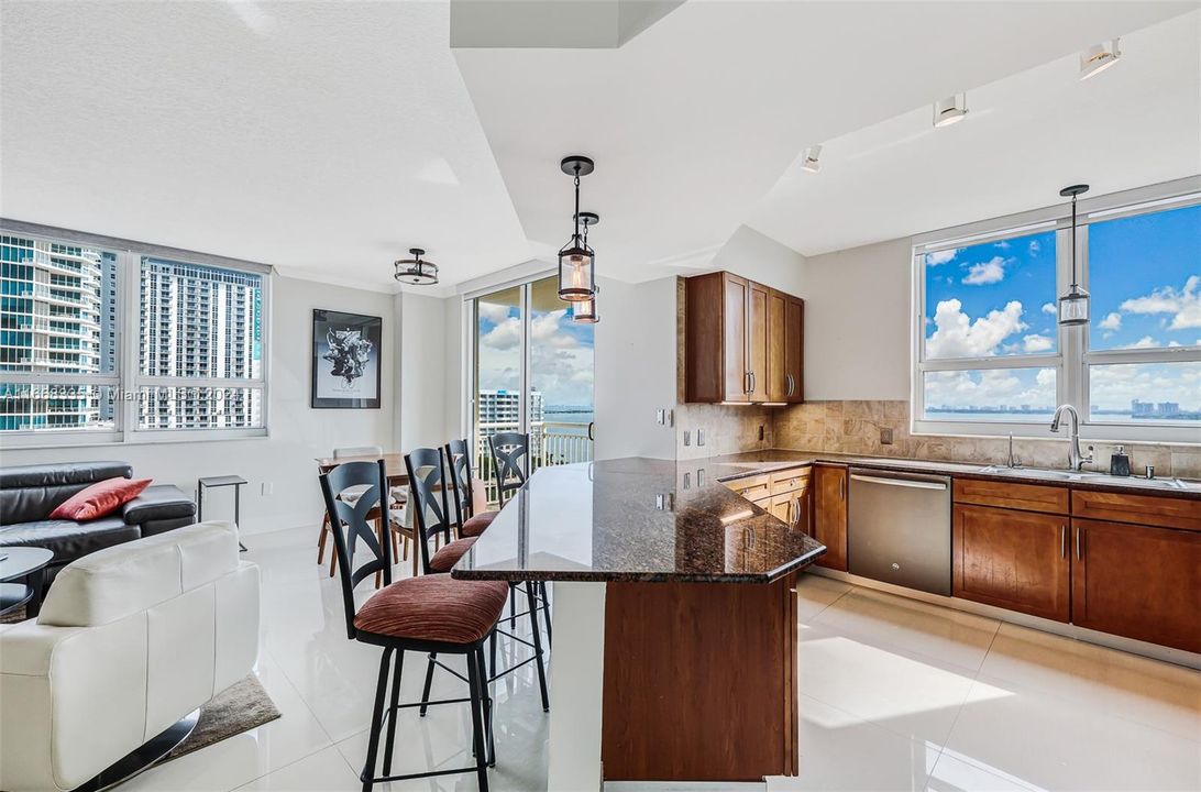 Recently Rented: $5,000 (3 beds, 2 baths, 1406 Square Feet)