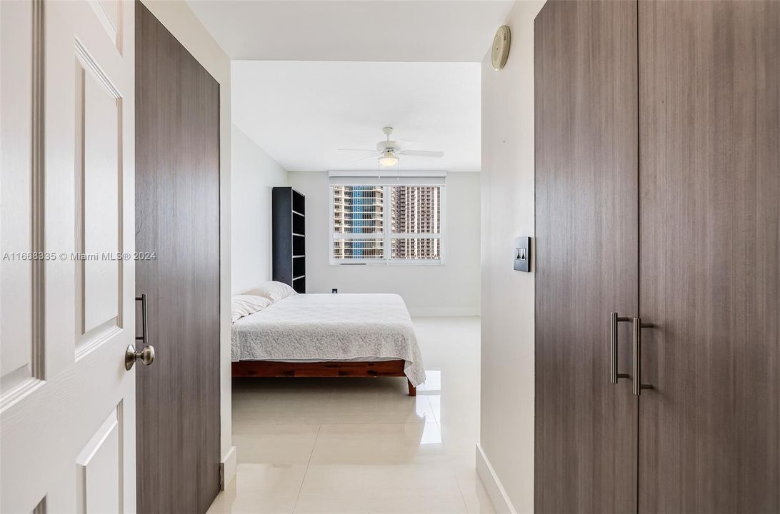 Recently Rented: $5,000 (3 beds, 2 baths, 1406 Square Feet)