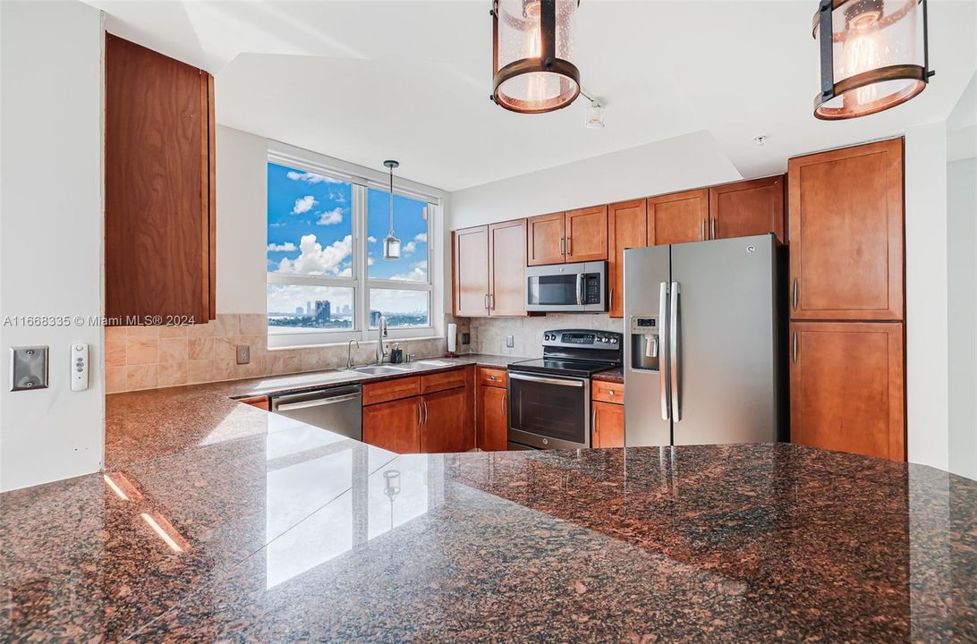 Recently Rented: $5,000 (3 beds, 2 baths, 1406 Square Feet)