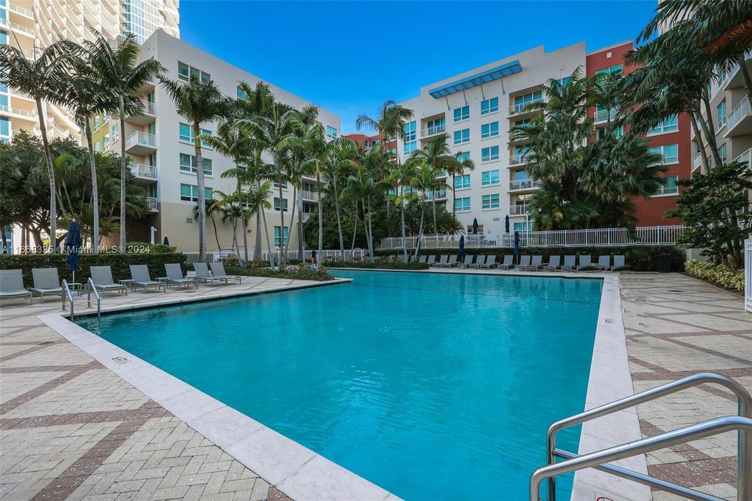 Recently Rented: $5,000 (3 beds, 2 baths, 1406 Square Feet)