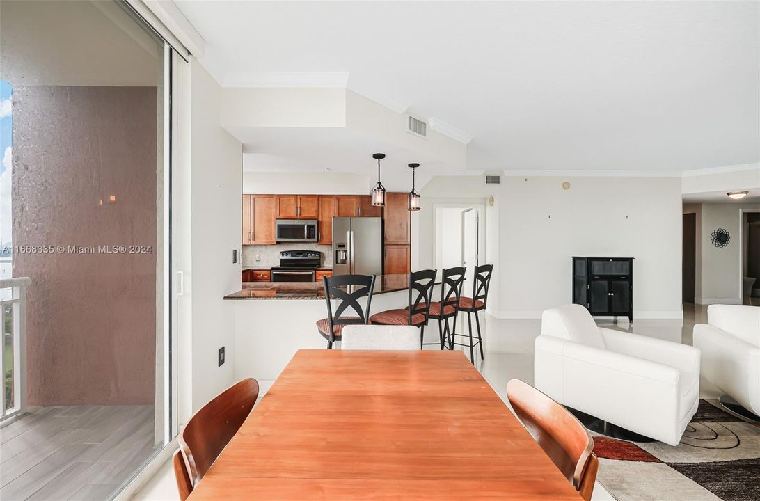 Recently Rented: $5,000 (3 beds, 2 baths, 1406 Square Feet)