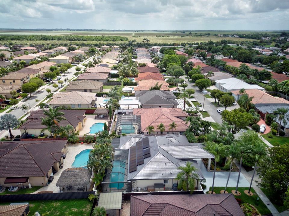 For Sale: $900,000 (4 beds, 2 baths, 2363 Square Feet)