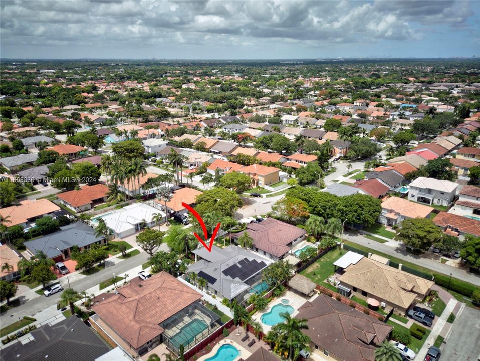 For Sale: $900,000 (4 beds, 2 baths, 2363 Square Feet)