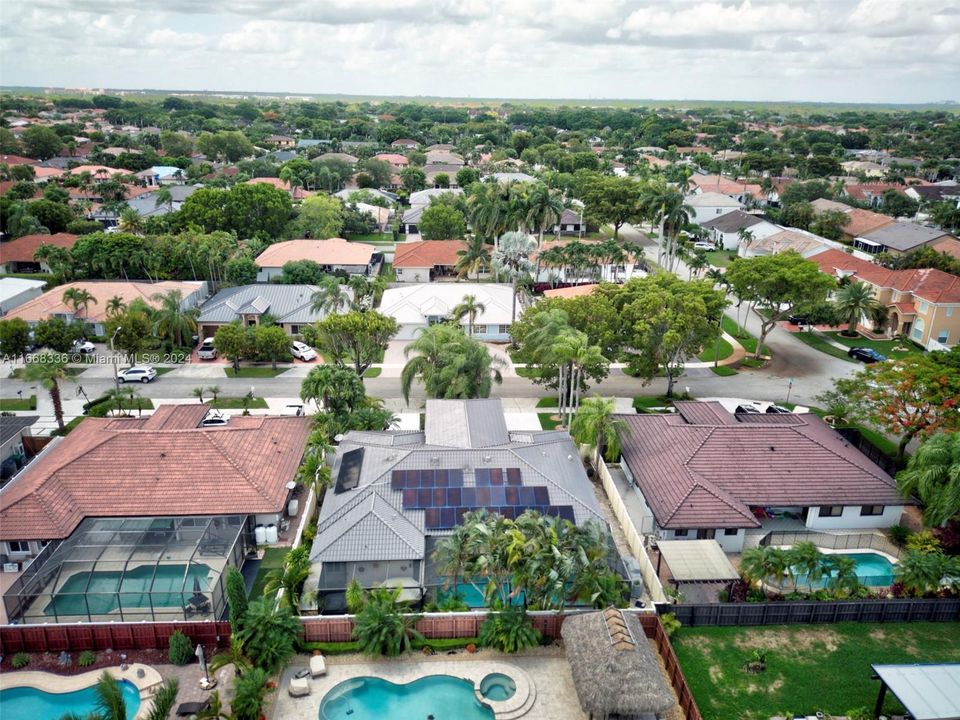 For Sale: $900,000 (4 beds, 2 baths, 2363 Square Feet)