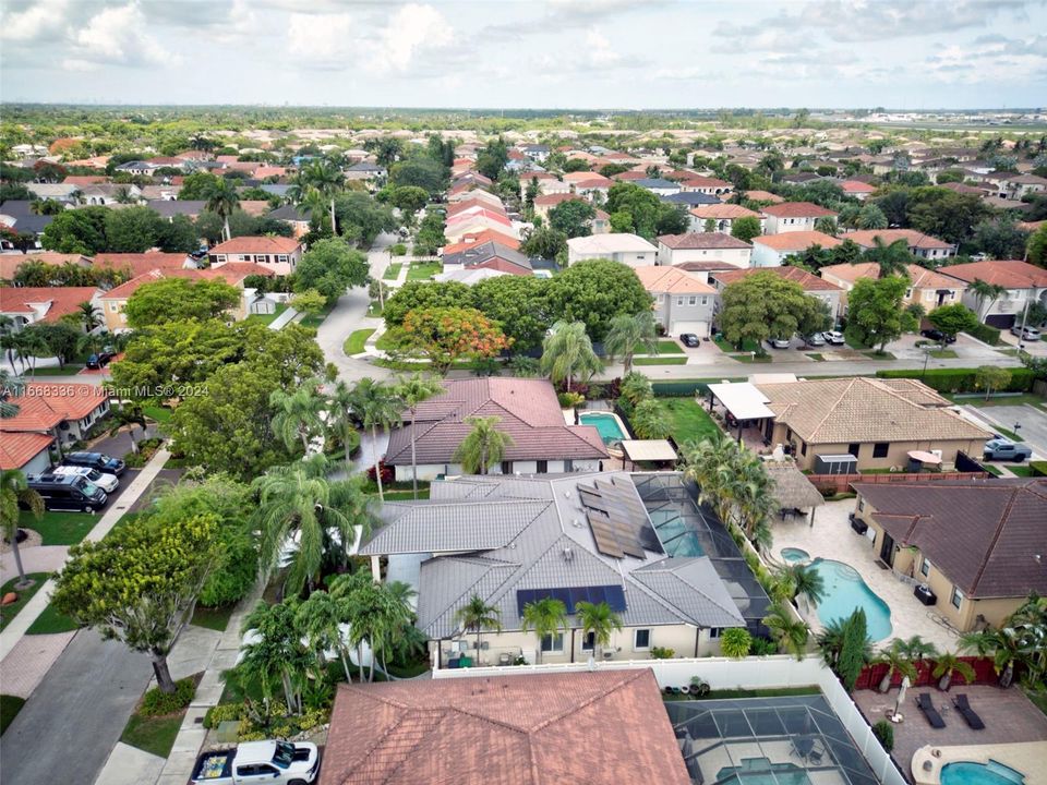 For Sale: $900,000 (4 beds, 2 baths, 2363 Square Feet)