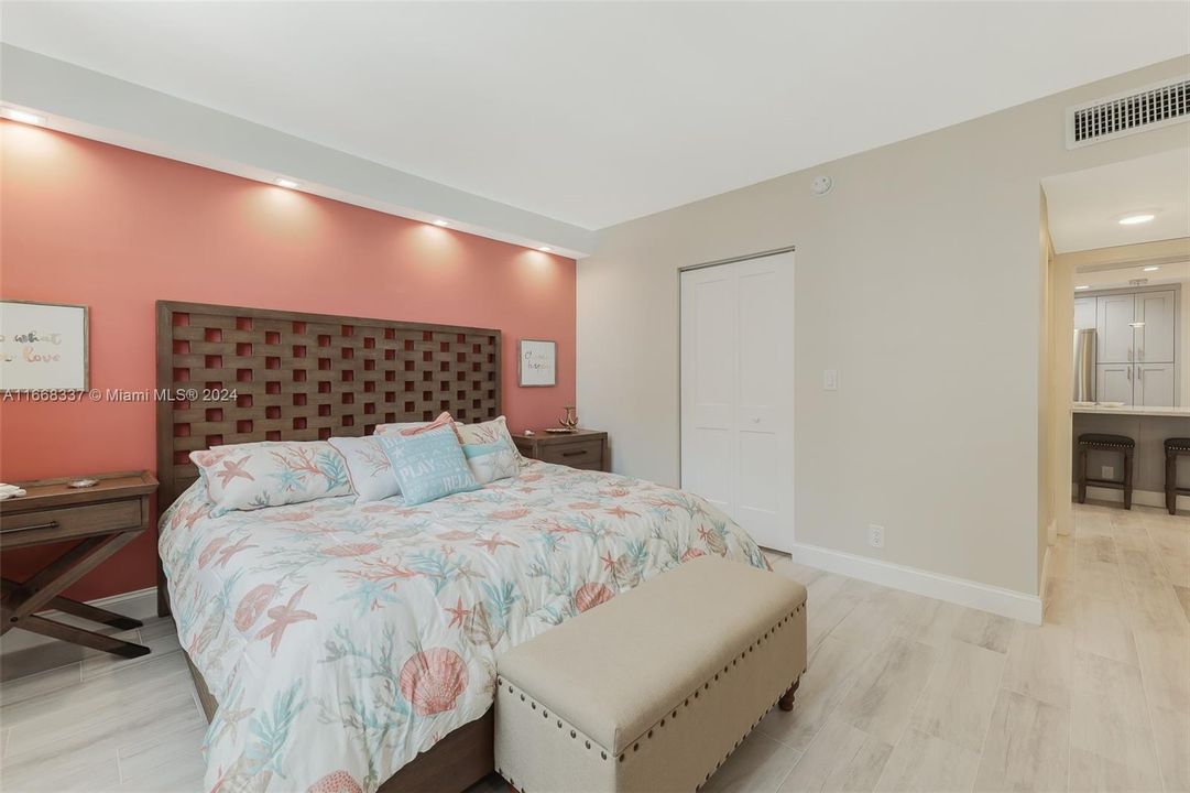 For Sale: $425,000 (1 beds, 1 baths, 850 Square Feet)