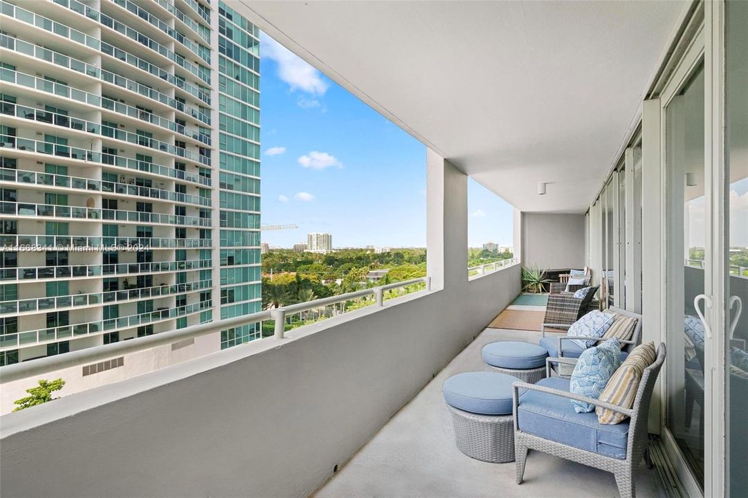 For Sale: $650,000 (2 beds, 2 baths, 1304 Square Feet)