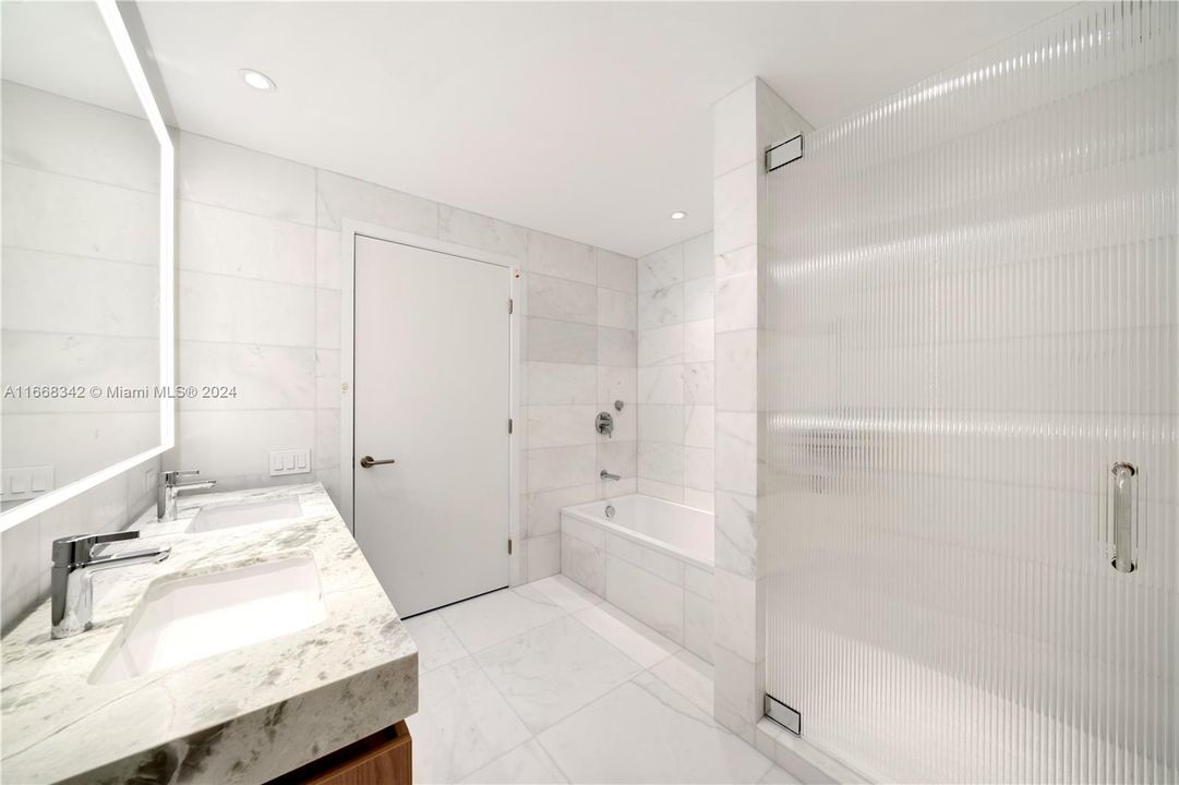 For Sale: $2,100,000 (2 beds, 2 baths, 1357 Square Feet)