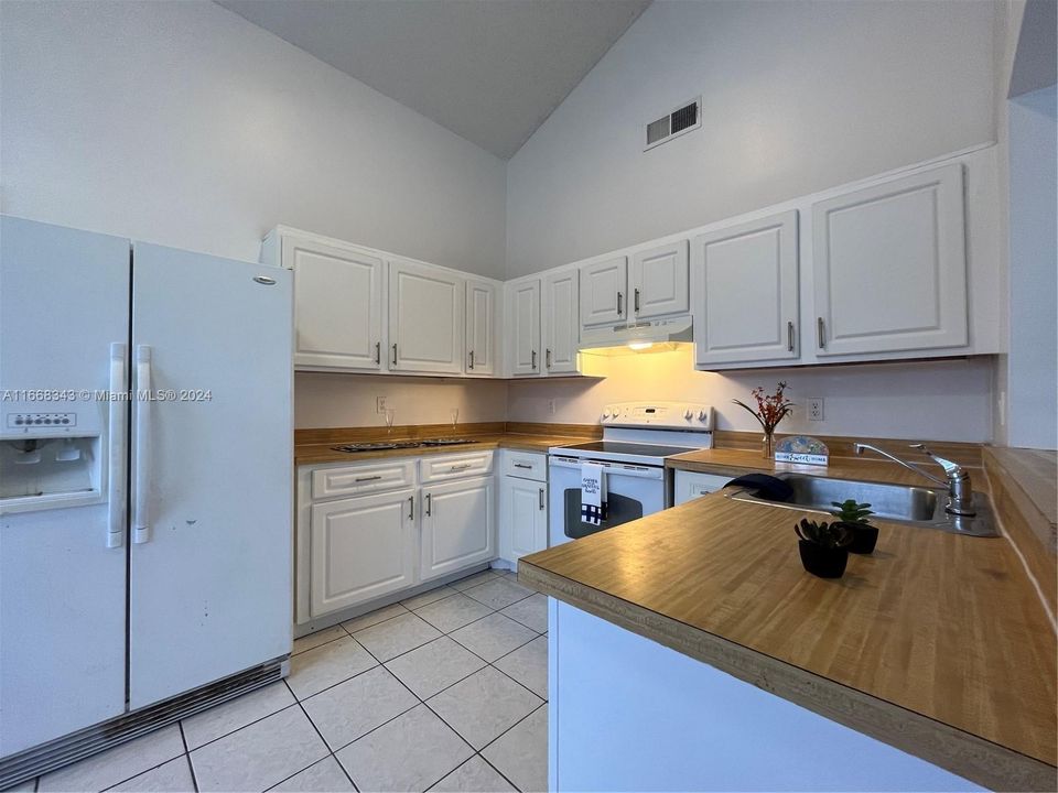 For Sale: $449,000 (3 beds, 2 baths, 1029 Square Feet)