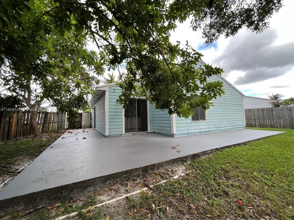 For Sale: $449,000 (3 beds, 2 baths, 1029 Square Feet)