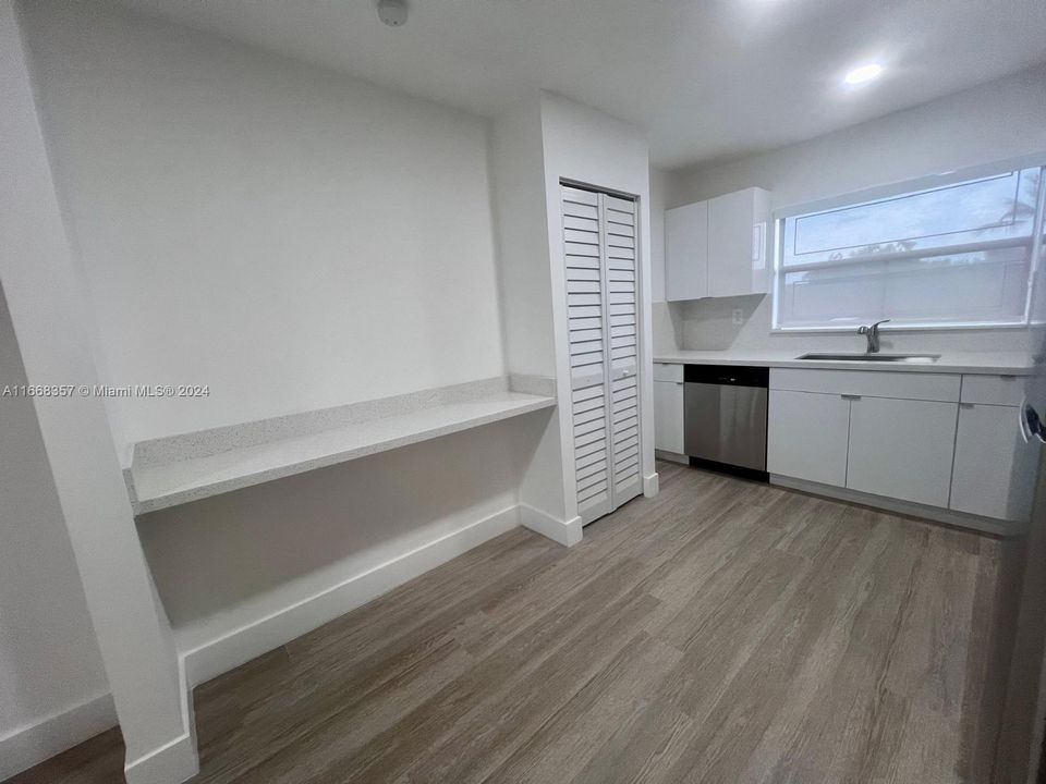 For Sale: $199,000 (2 beds, 2 baths, 1030 Square Feet)