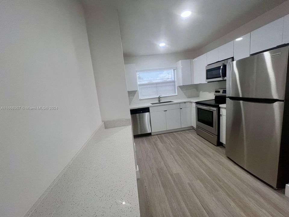 For Sale: $199,000 (2 beds, 2 baths, 1030 Square Feet)