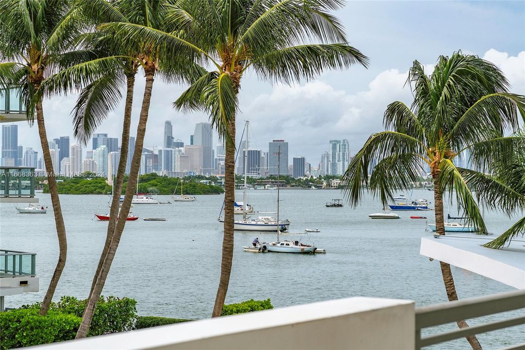 For Sale: $2,490,000 (2 beds, 2 baths, 1919 Square Feet)