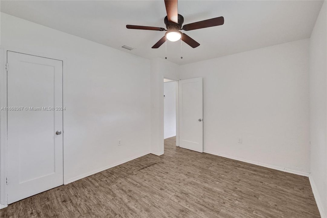 For Sale: $350,000 (3 beds, 1 baths, 980 Square Feet)