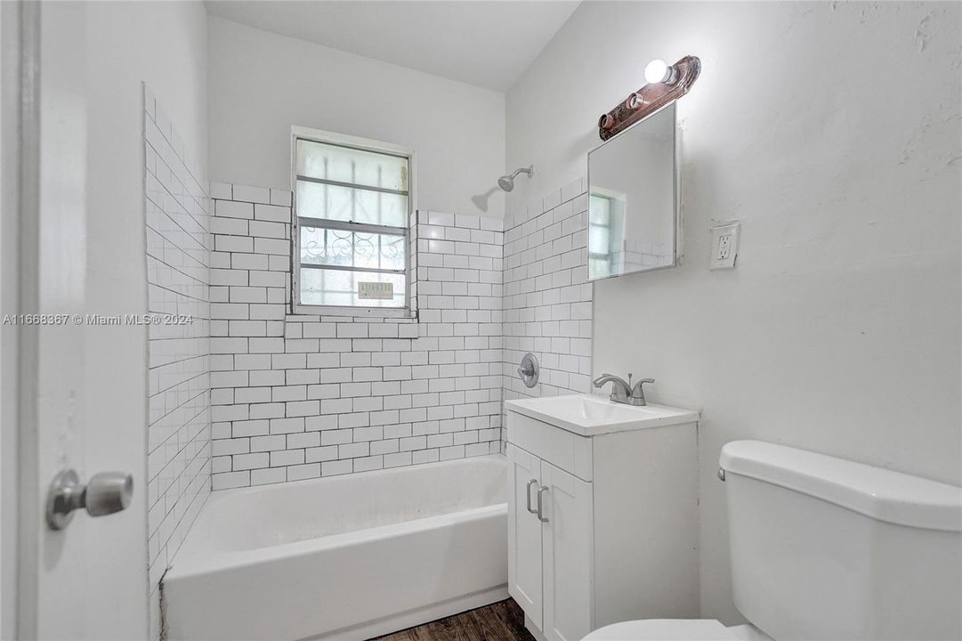 For Sale: $350,000 (3 beds, 1 baths, 980 Square Feet)