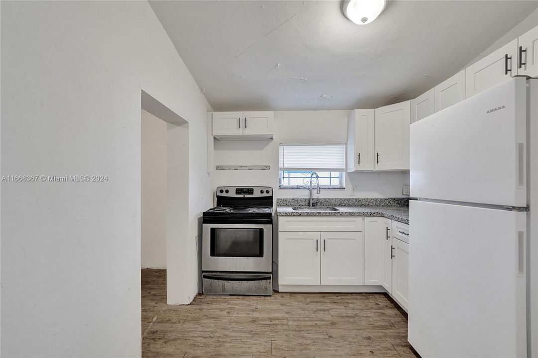 For Sale: $350,000 (3 beds, 1 baths, 980 Square Feet)