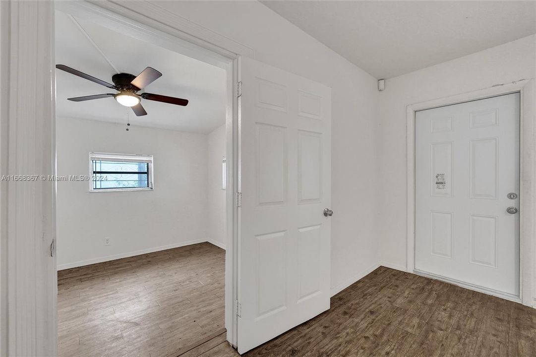 For Sale: $350,000 (3 beds, 1 baths, 980 Square Feet)