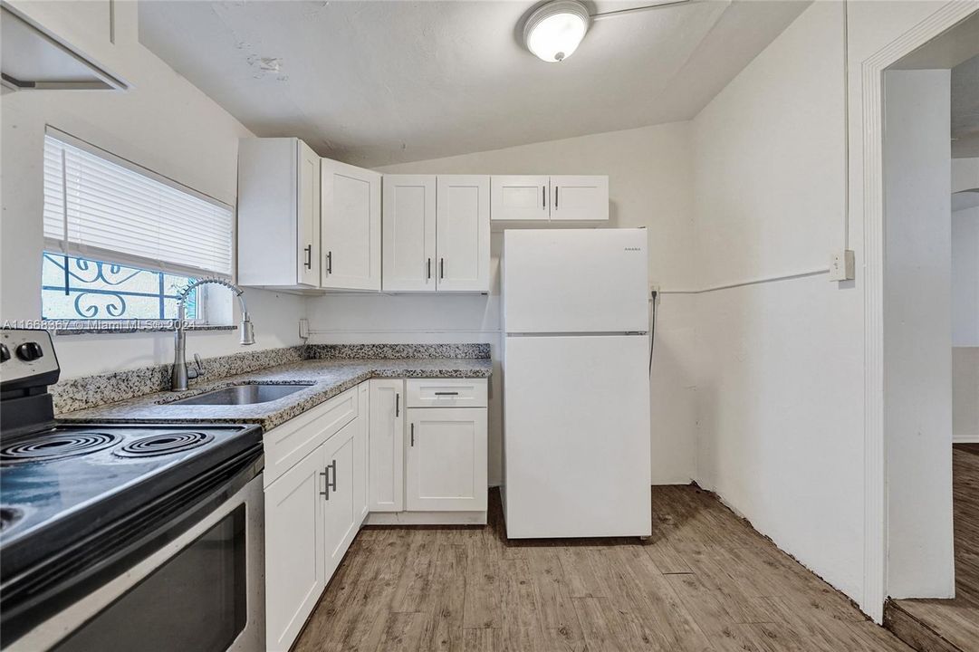 For Sale: $350,000 (3 beds, 1 baths, 980 Square Feet)