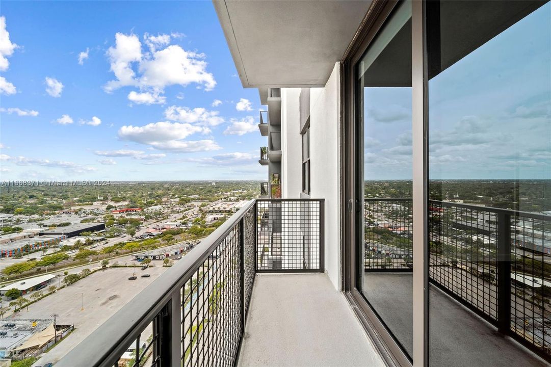 Active With Contract: $2,457 (1 beds, 1 baths, 768 Square Feet)