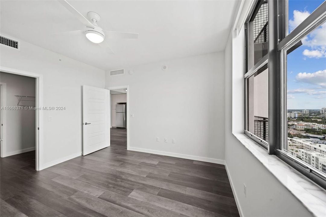 Active With Contract: $2,457 (1 beds, 1 baths, 768 Square Feet)